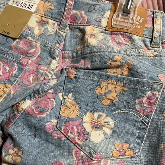 NWT girls’s Levi signature floral denim pants 5 - Picture 3 of 6